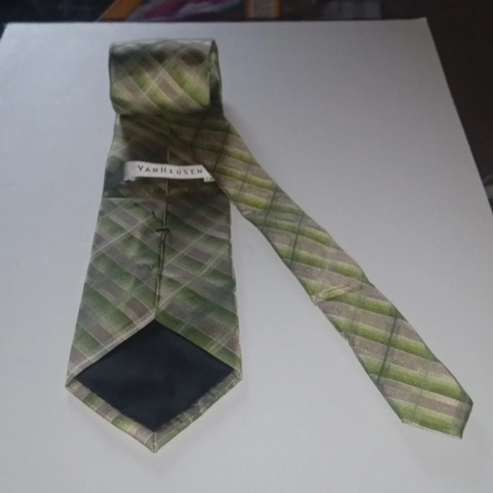 Van Heusen Olive and Taupe Plaid Tie